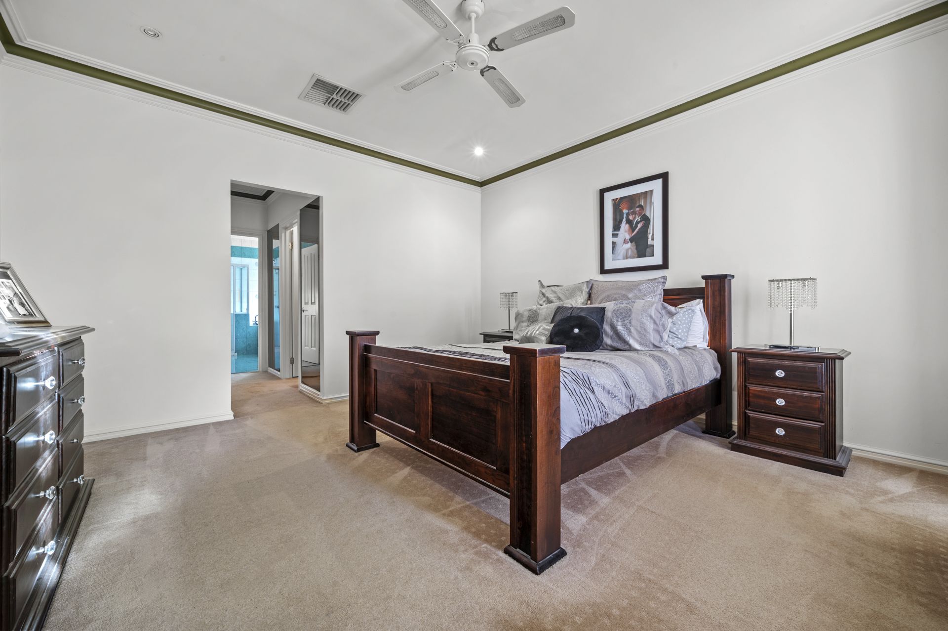 LALOR'S FINEST - 5 BEDROOMS