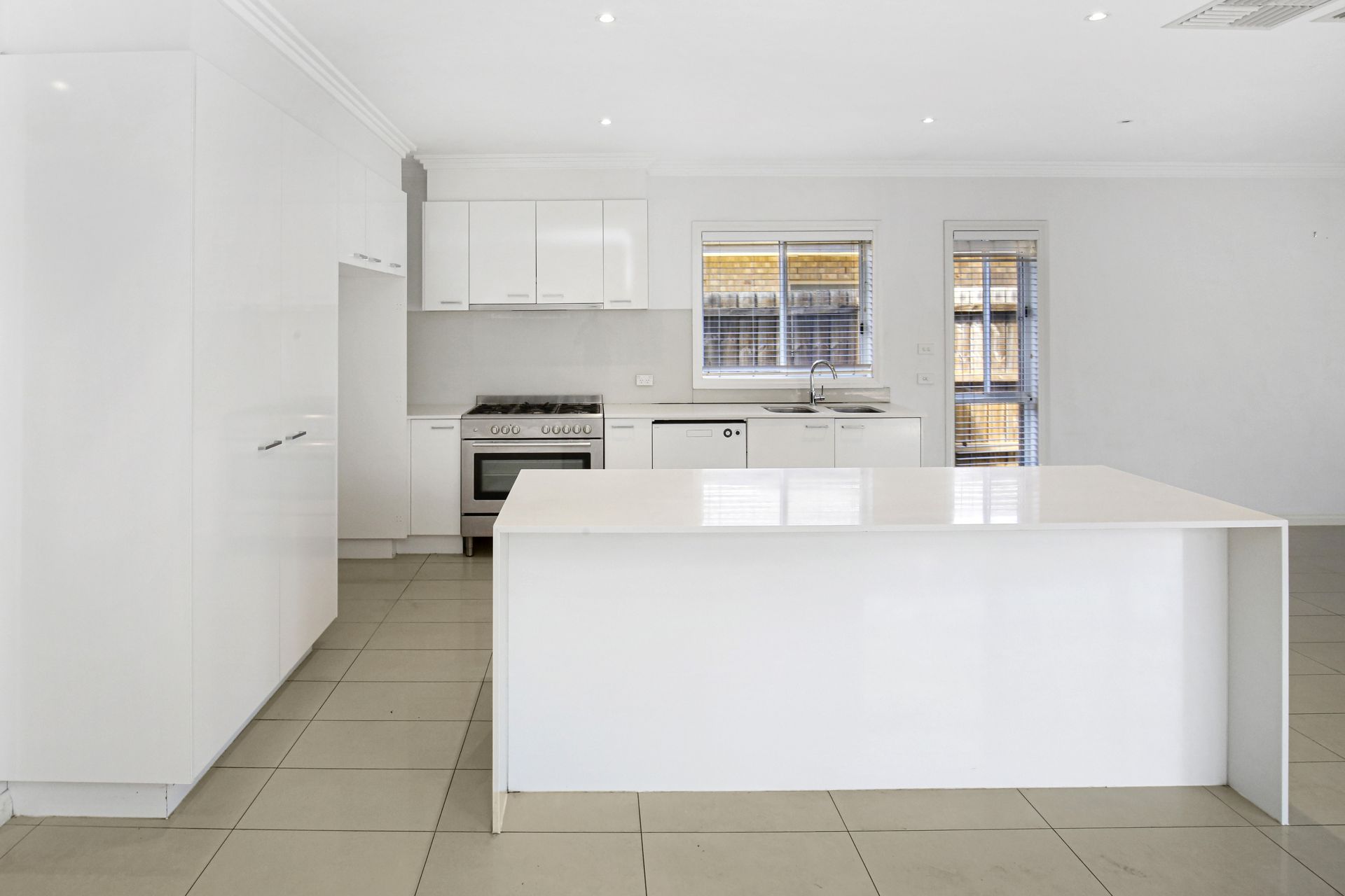 LARGE AND MODERN FOR THE FAMILY