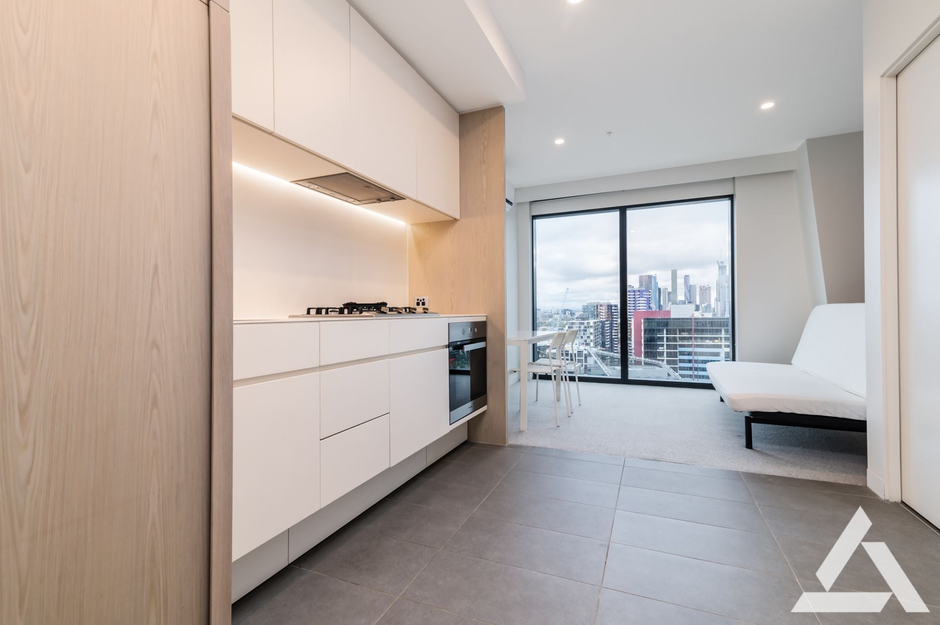 2611/8 Pearl River Road Docklands