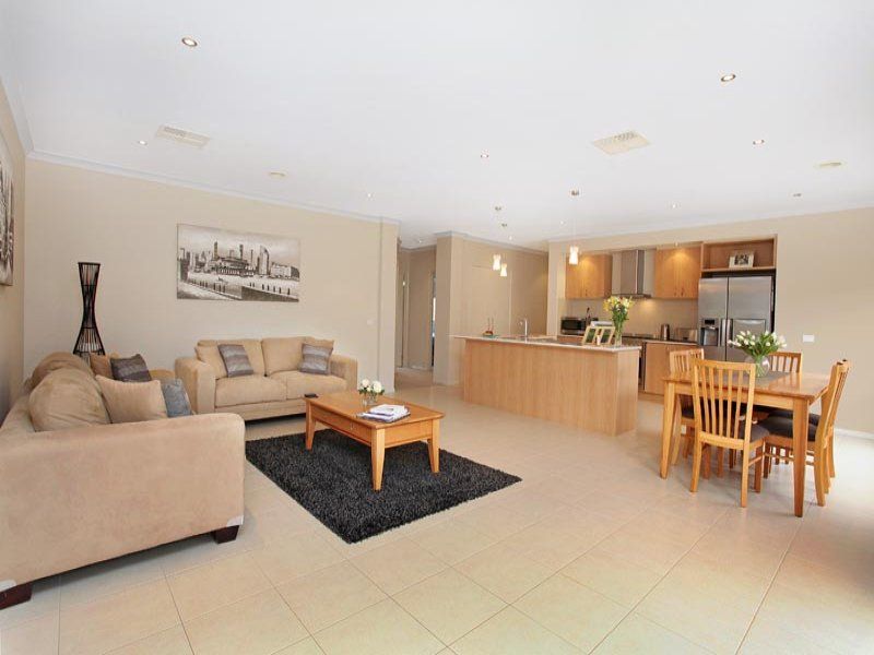 33 Barrington Circuit, Caroline Springs - Thumbnail 3
