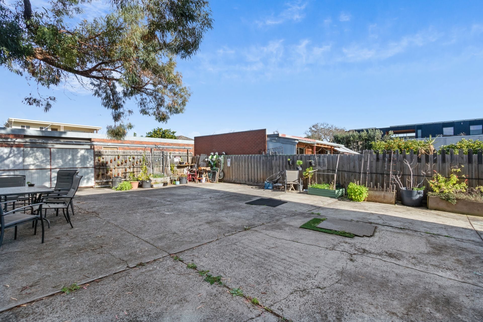 City Location but Suburban Living!