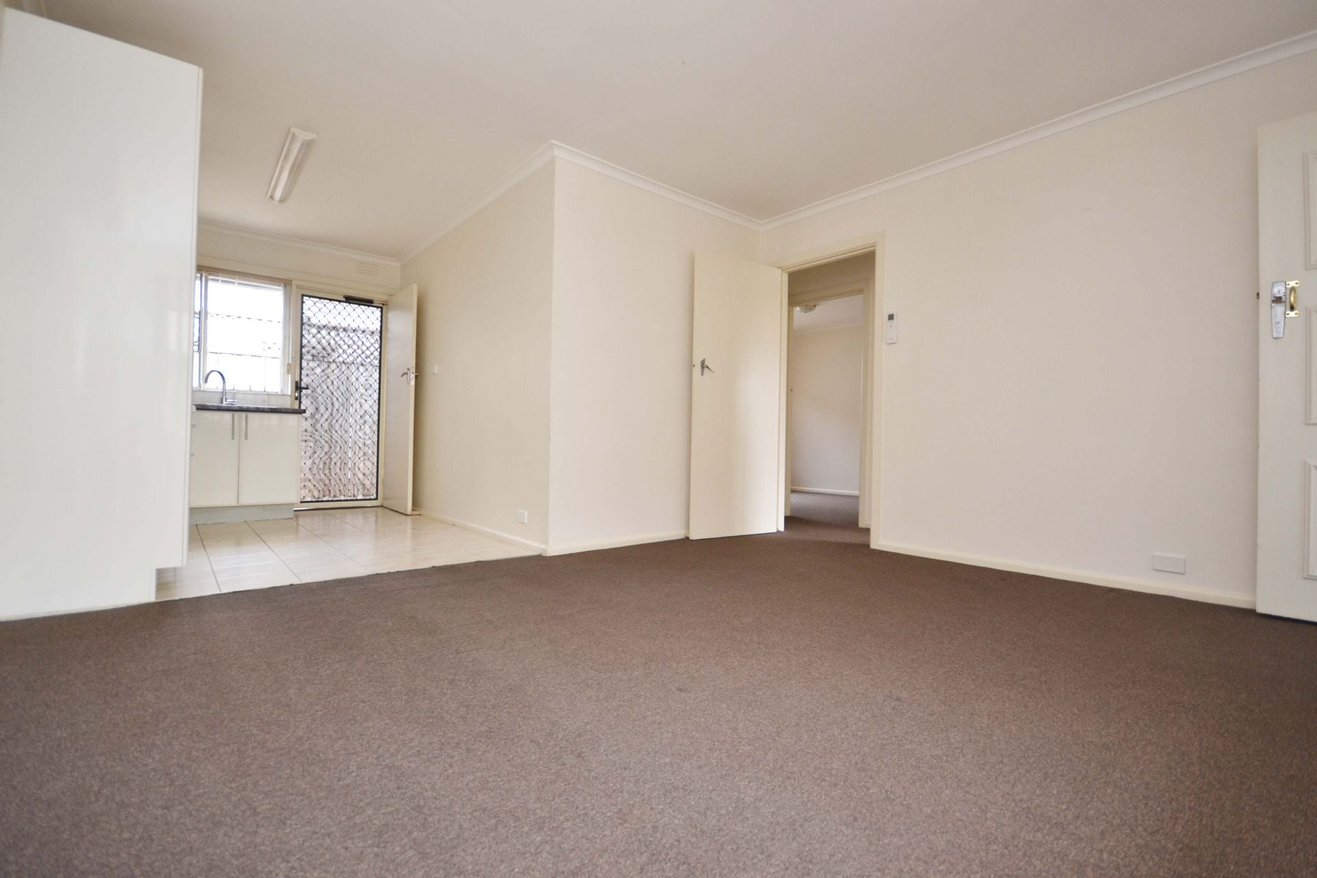 LIGHT BRIGHT AND SPACIOUS