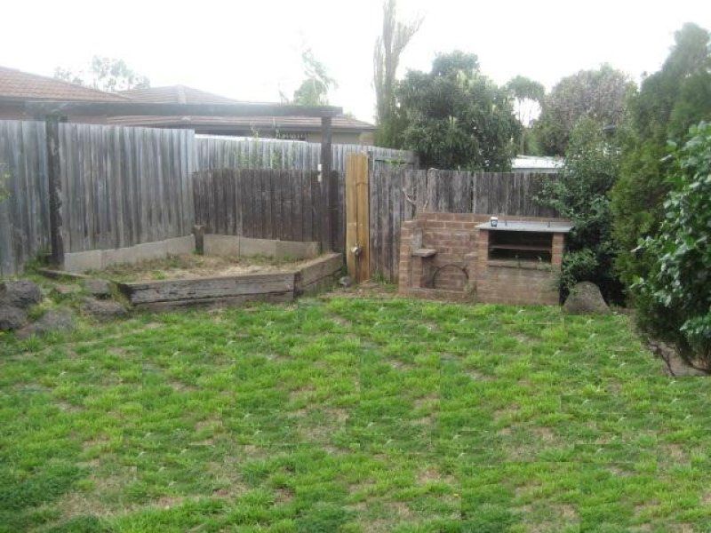 WALKING DISTANCE TO EVERYDAY AMENITIES!