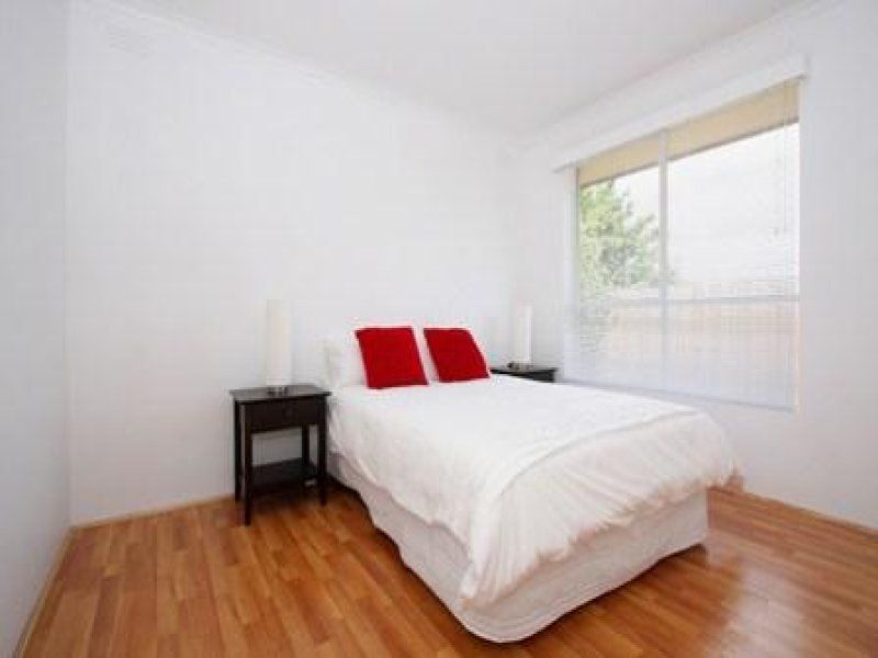 Exceptional 2 Bedroom Unit with Courtyard!