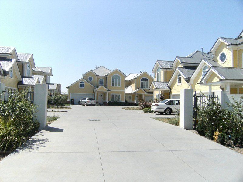 2/10 Stamford Grove, Caroline Springs - Thumbnail 4