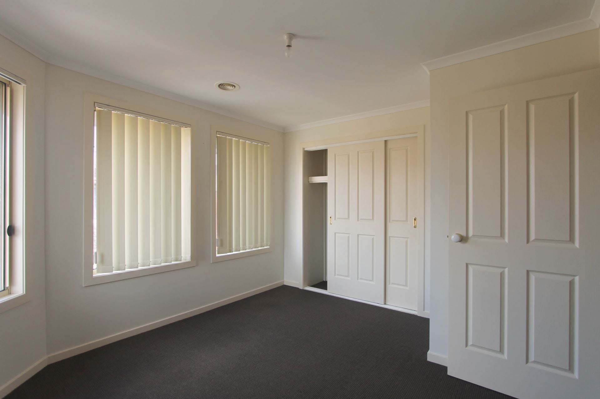 MODERN TOWNHOUSE AT THE RIGHT PRICE