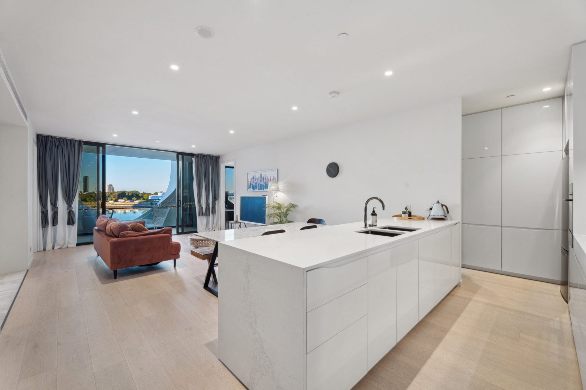 24 The Lanes Boulevard, Mermaid Waters - Image 1