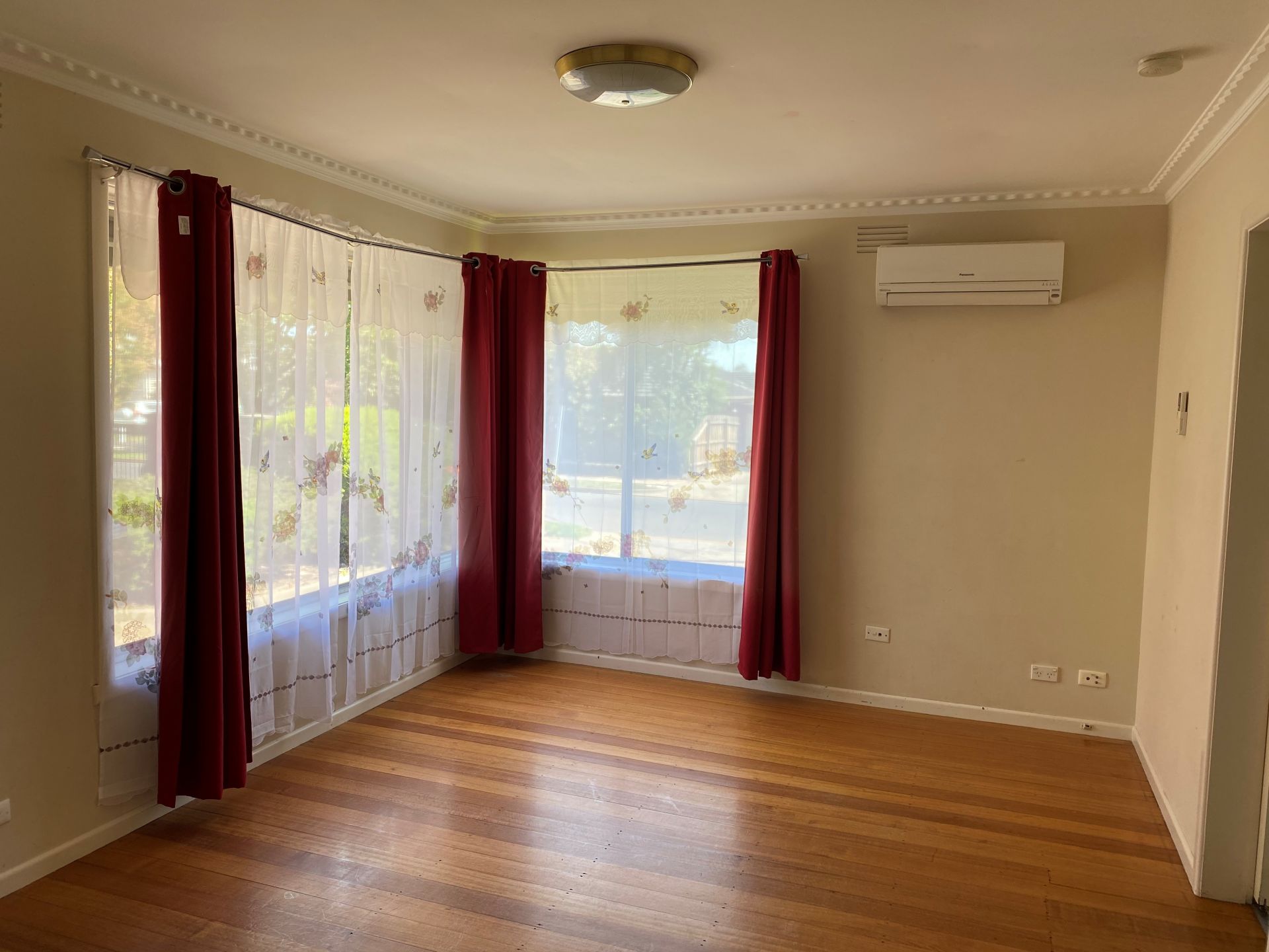 CONVENIENT LIVING  *Insp Mon 10th Feb @ 5:00pm*