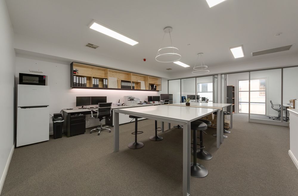 FANTASTIC CENTRALLY BASED FREMANTLE OFFICE!