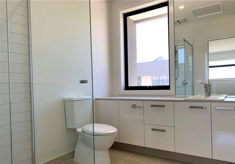 8 Regatta Drive, Craigieburn