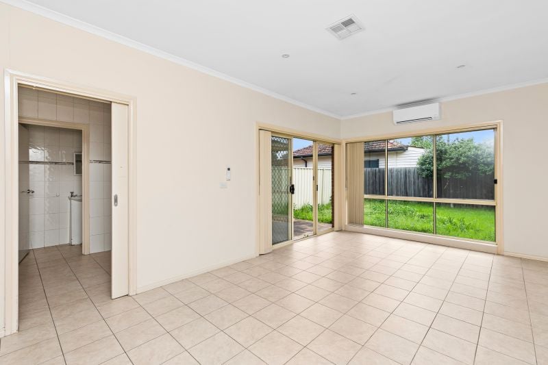 2/11 Mackey Street, Lalor
