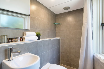 DRASTIC PRICE REDUCTION - SYDNEY BOUTIQUE HOTEL ACCOM. LEASEHOLD FOR SALE - CITY FRINGE