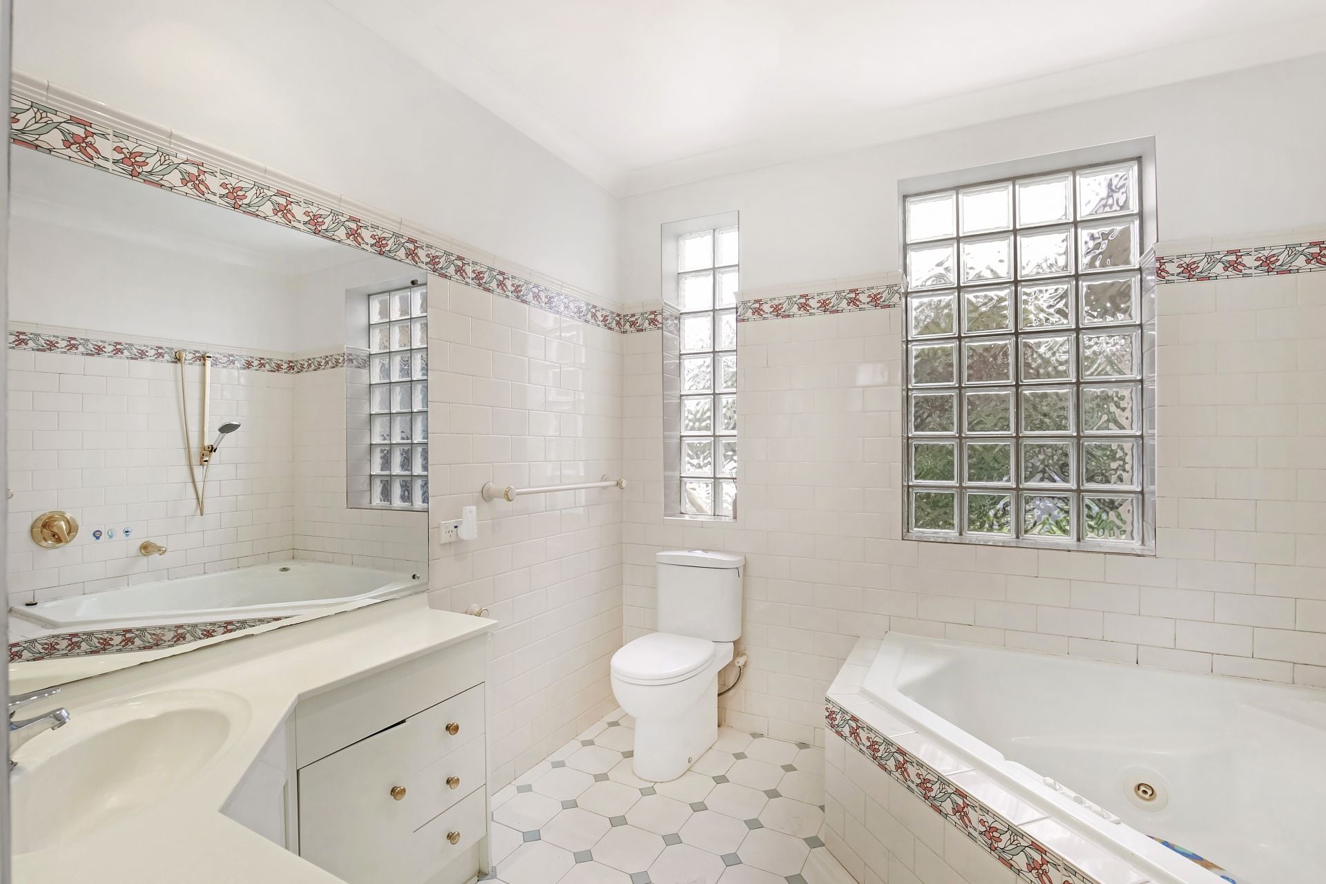 Large Family Home in a Sought After Location!