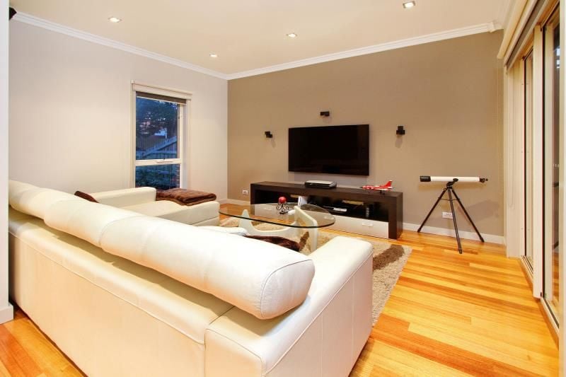 LUXURIOUS TOWNHOUSE!