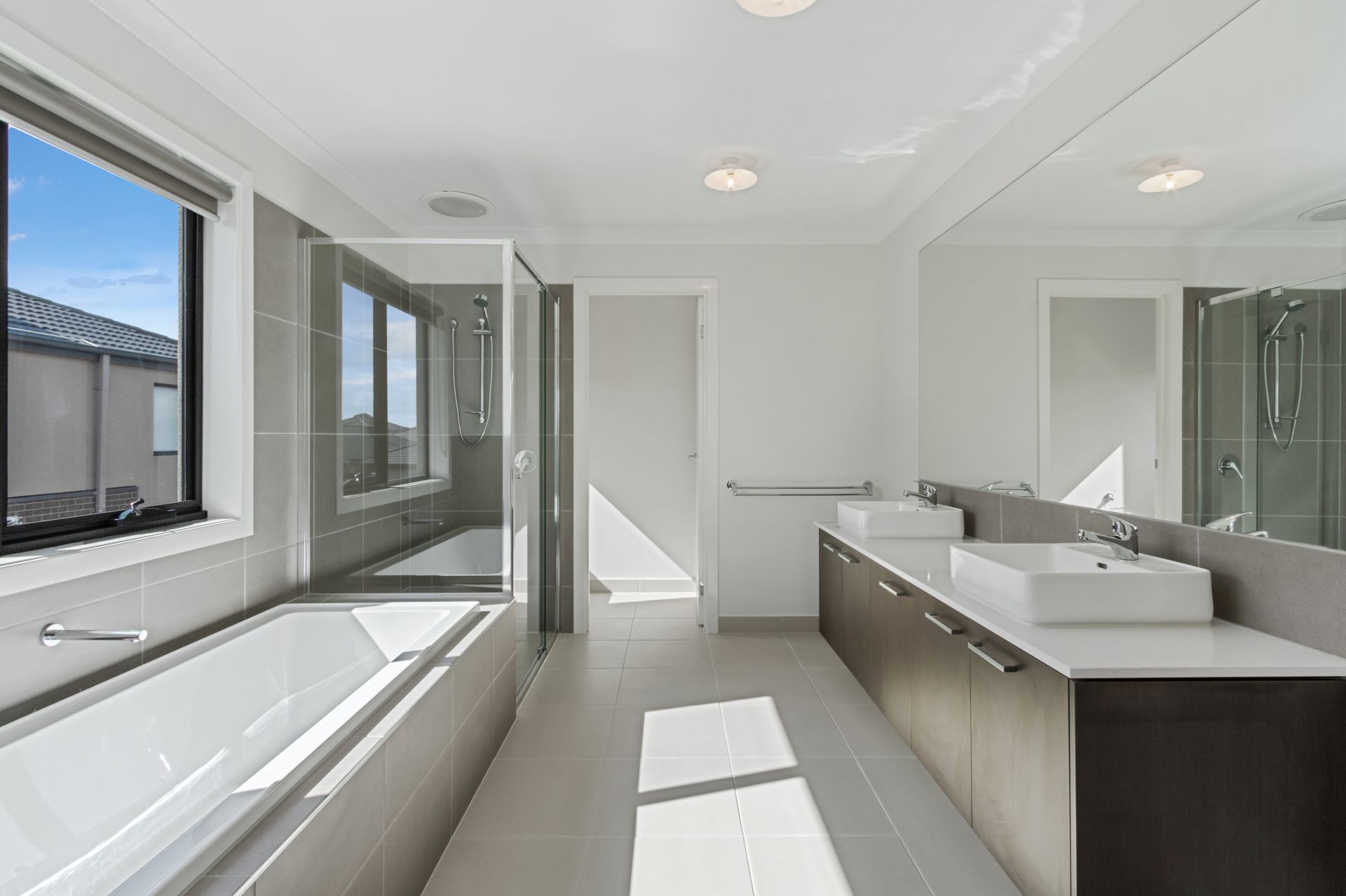 STYLISHNESS, SIZE & LOCATION, WHAT A WINNER!  ** ON HOLD **