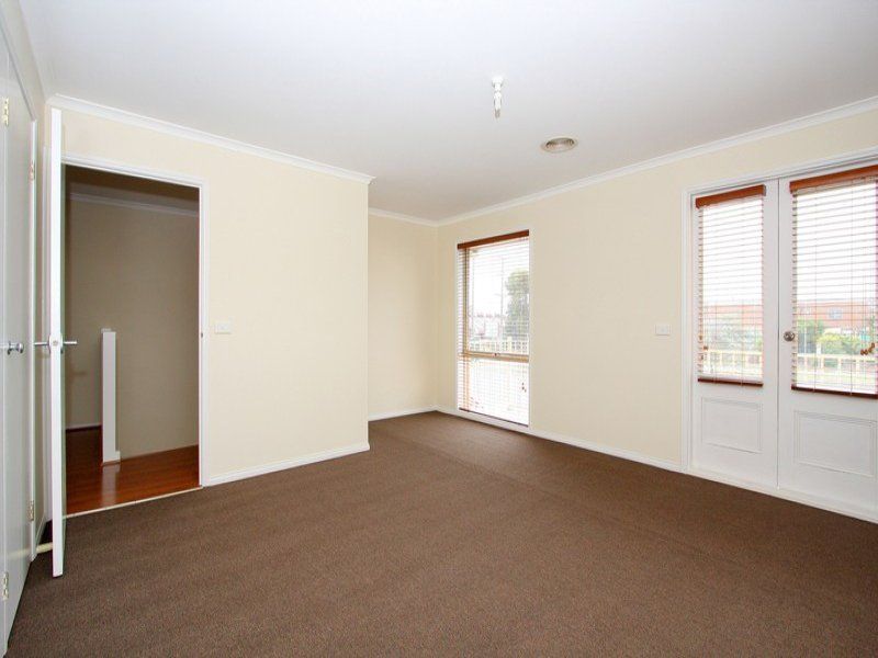SPACIOUS TOWNHOUSE!