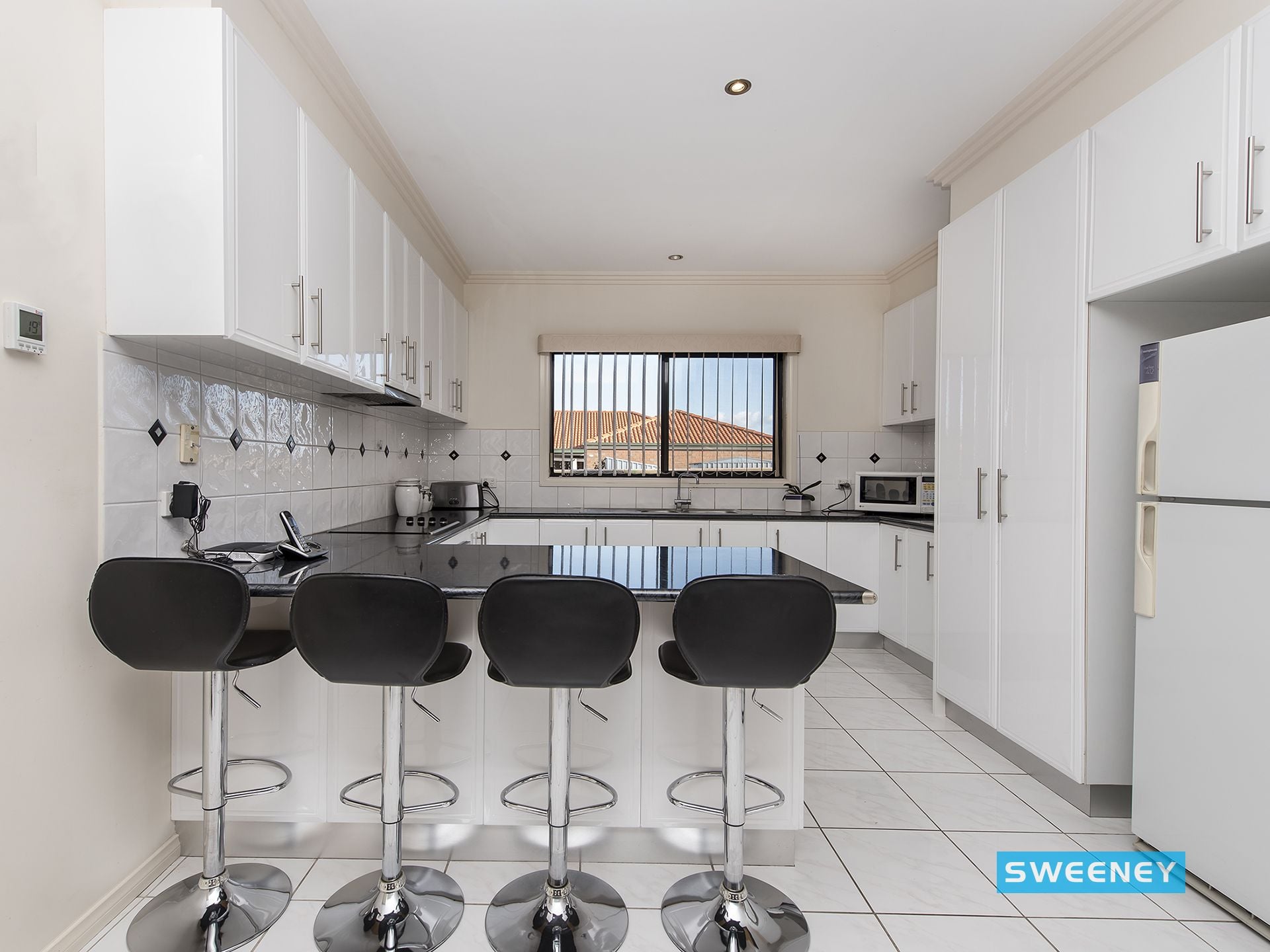 40 Jindabyne Avenue, Taylors Hill - Thumbnail 5