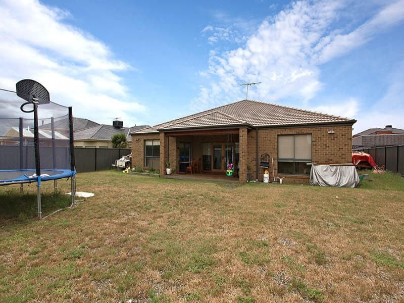 12 Tantallon Crescent, Derrimut - Thumbnail 8
