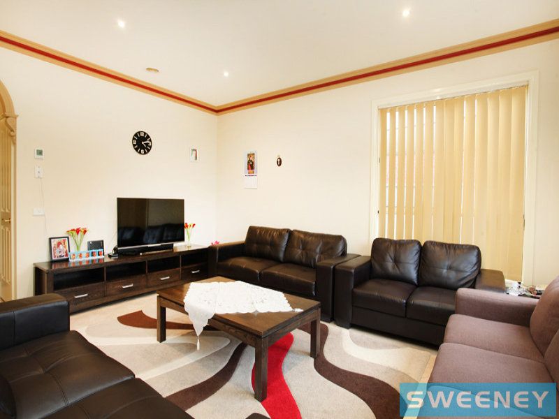 32 Naracoorte Drive, Caroline Springs - Thumbnail 5
