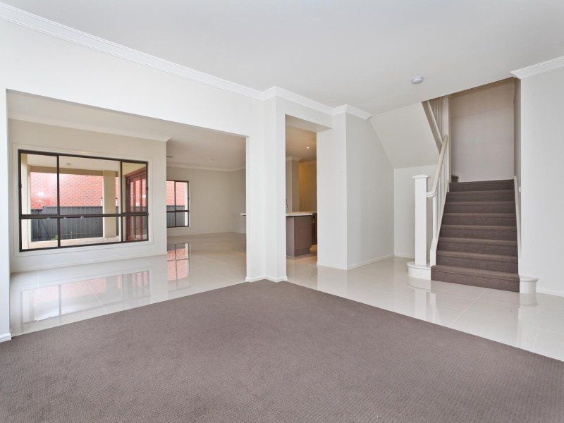 26 Brunton Avenue, Caroline Springs - Thumbnail 6