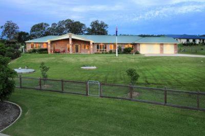 Walk To Village - Five Star Luxury and Location!