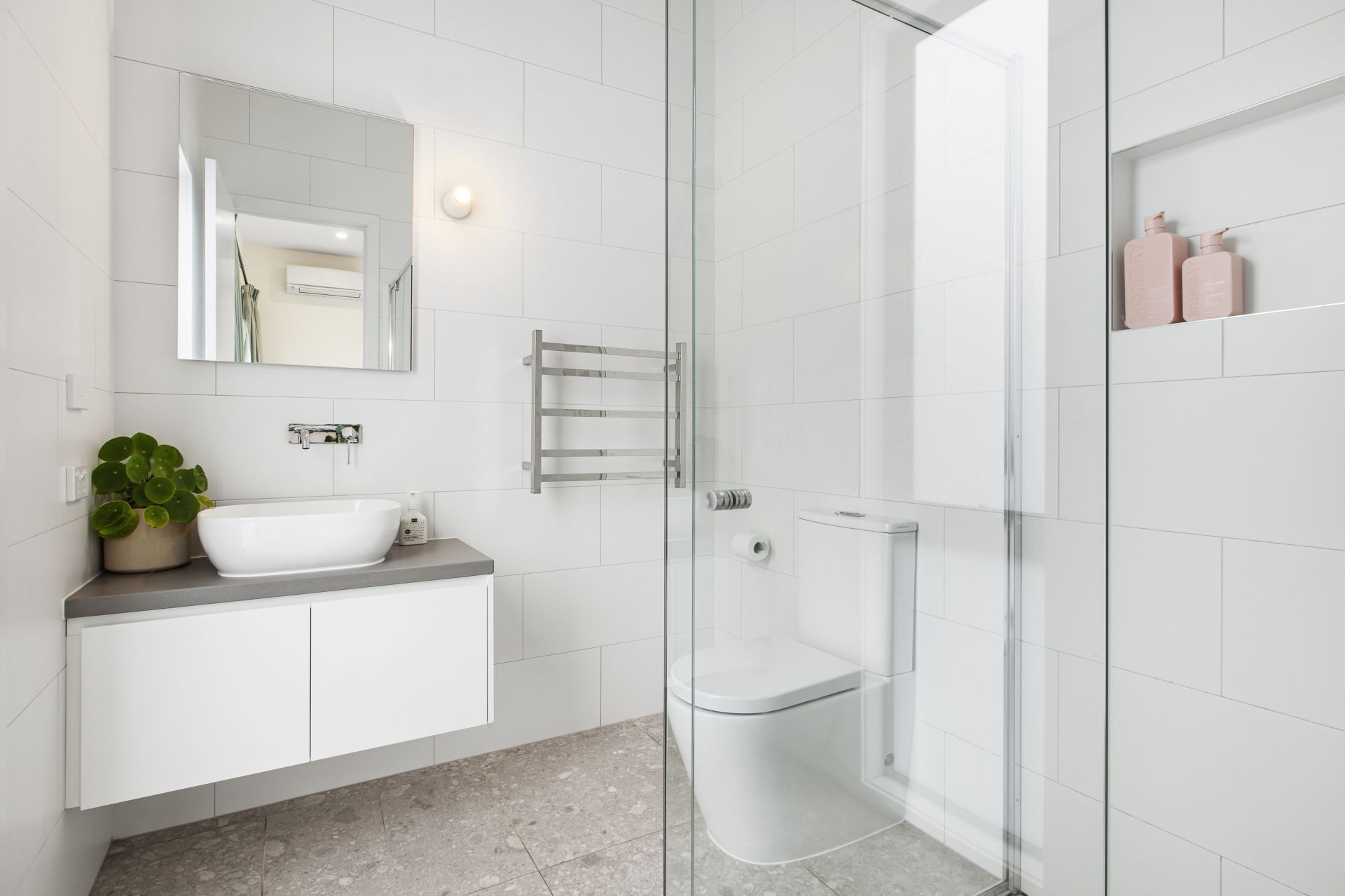 Sophisticated Luxury, Hotspot Pocket