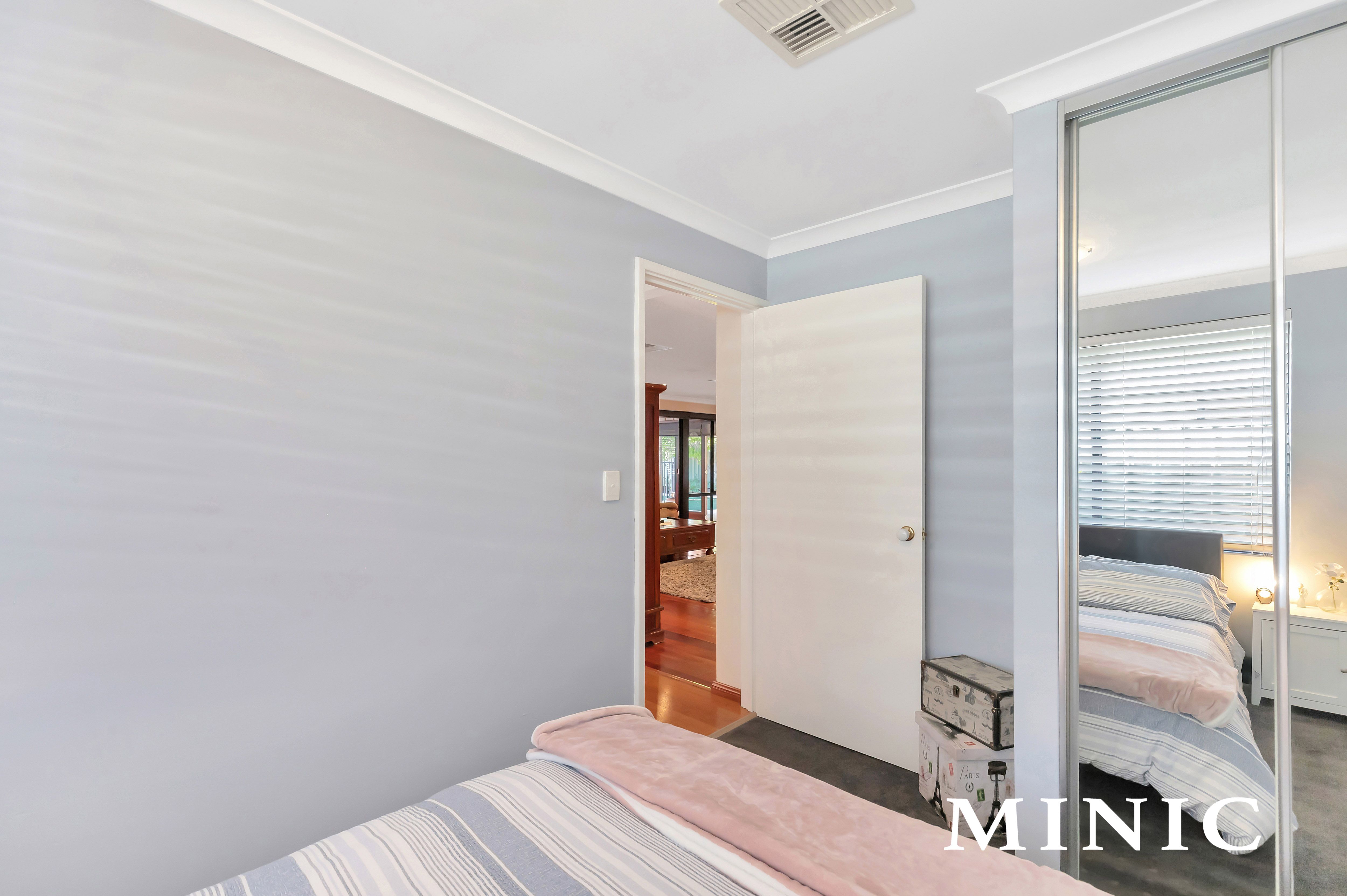 34 Charm Way, Atwell