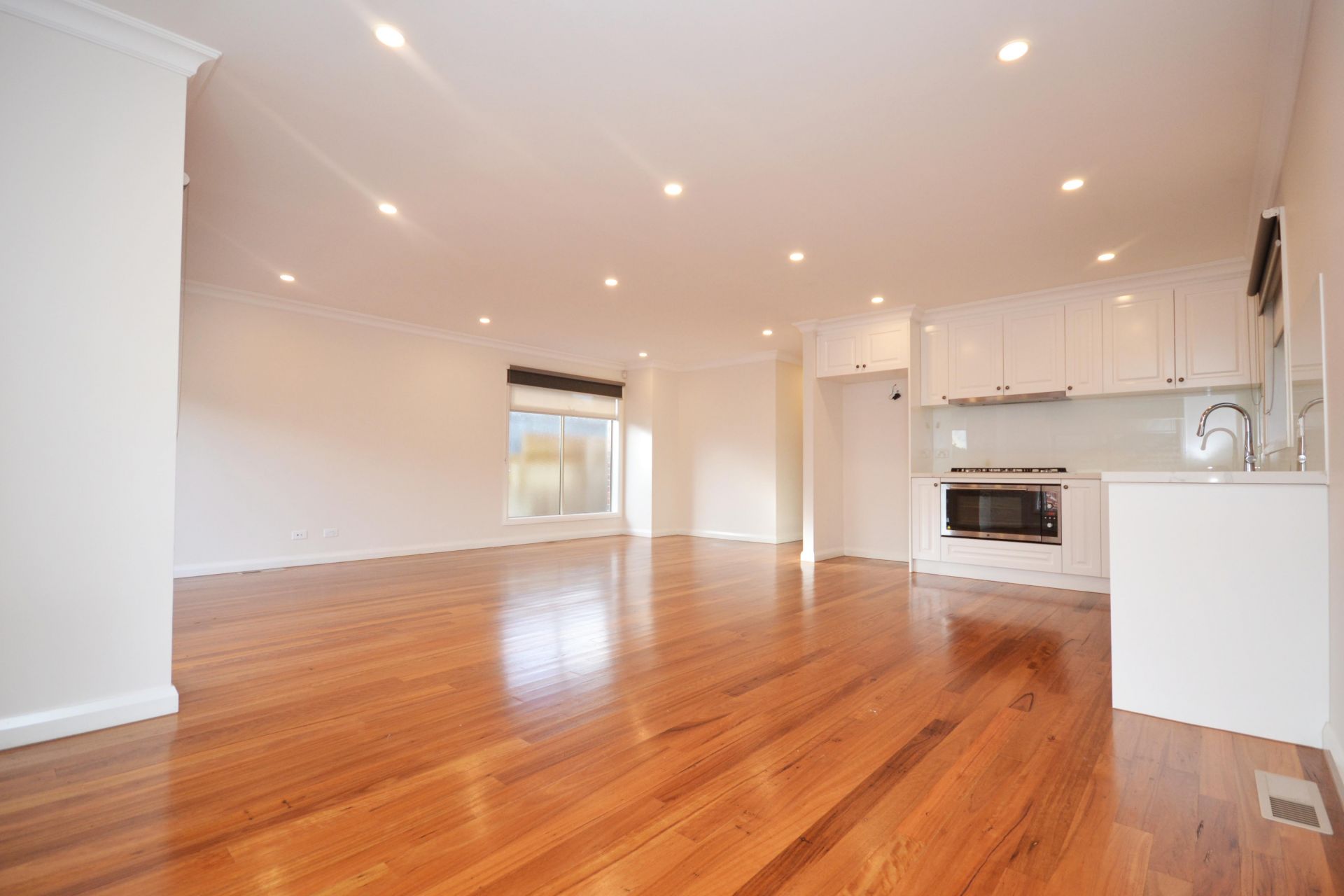 CONTEMPORARY DELIGHT - THE EPITOME OF ELEGANCE WITH PARKLAND VIEWS