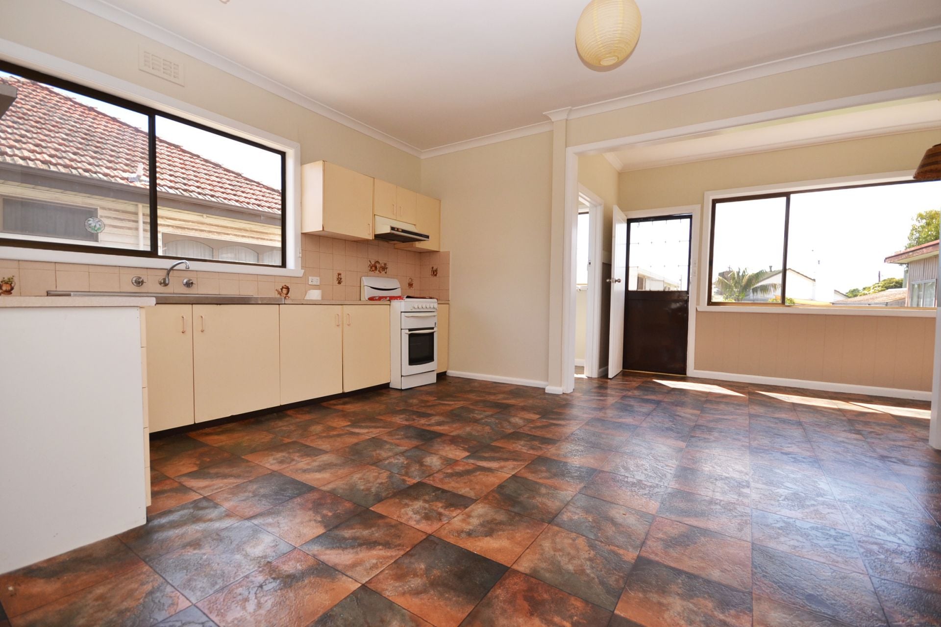 FABULOUS LOCATION & PRICED TO PLEASE