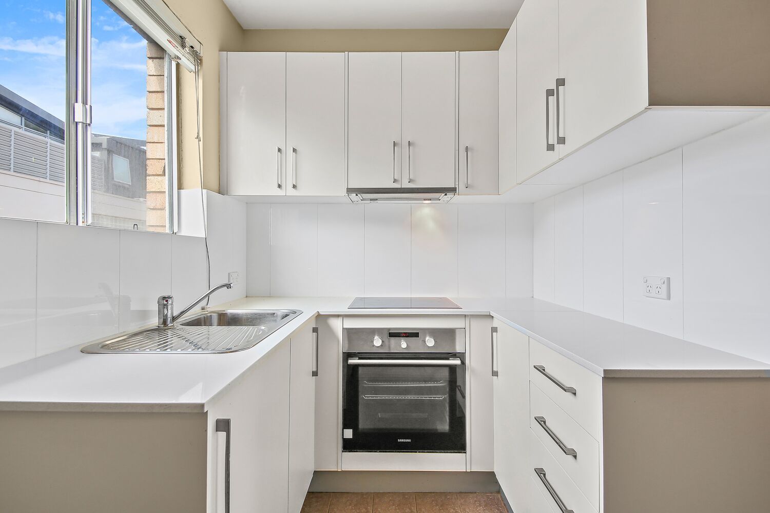 BLISSFUL & BRIGHT, CONVENIENT LIVING