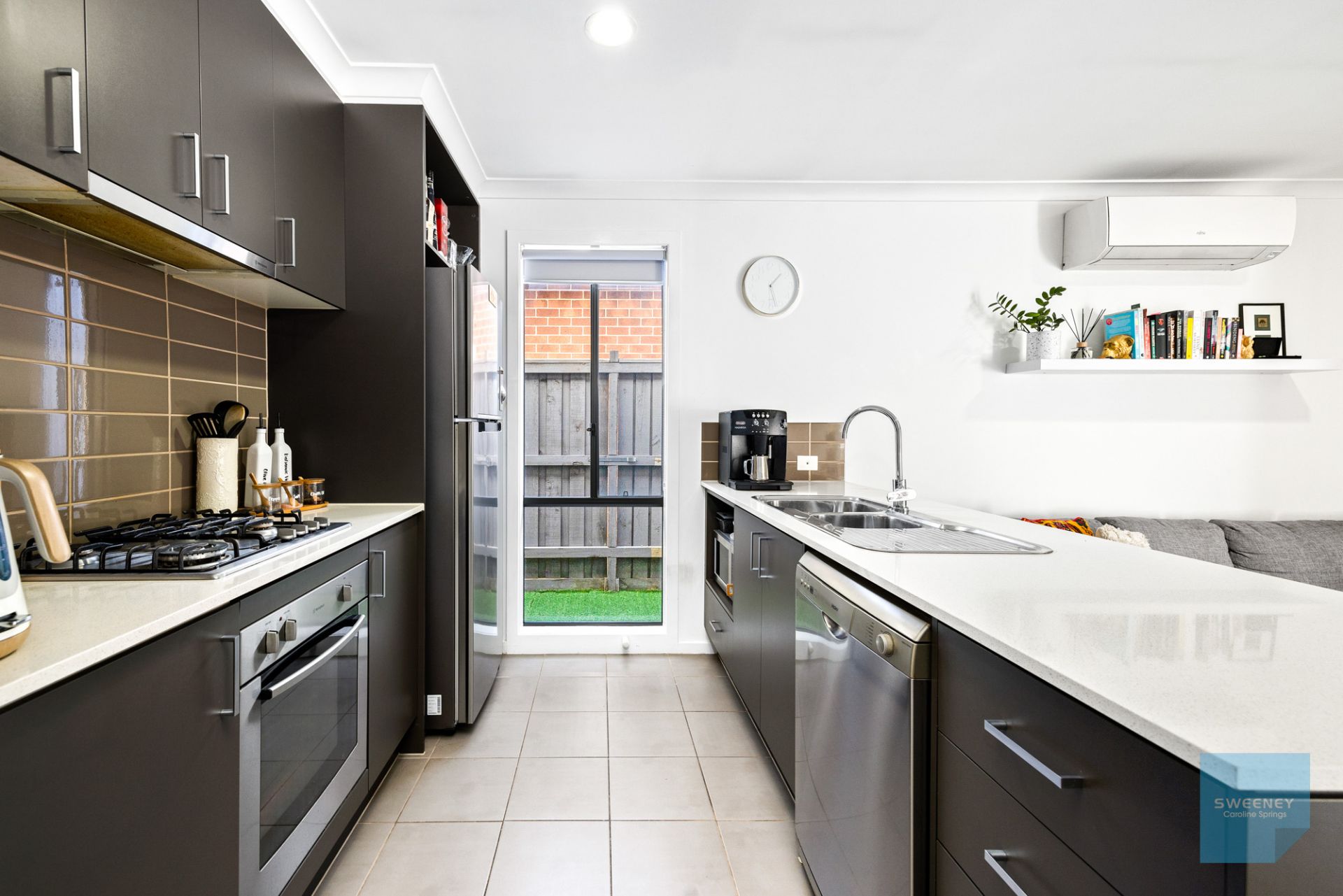 42 Annecy Boulevard, Fraser Rise - Thumbnail 5