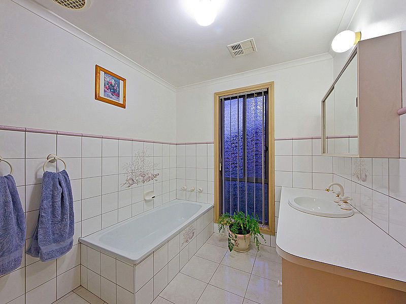 13 Larwood Close, Avondale Heights - Thumbnail 8