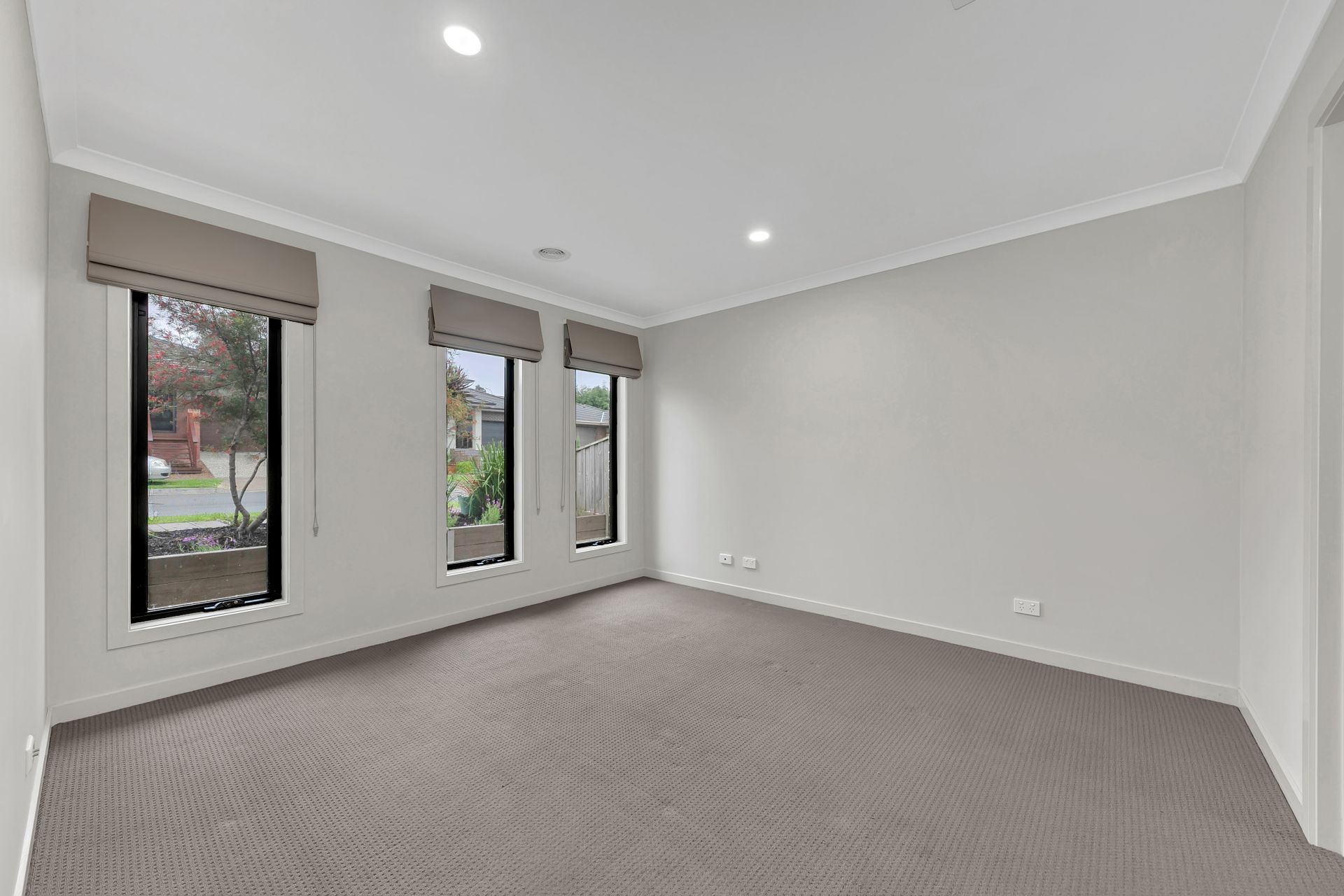Hows this for Value - 4 Bedrooms + 2 Living Areas !