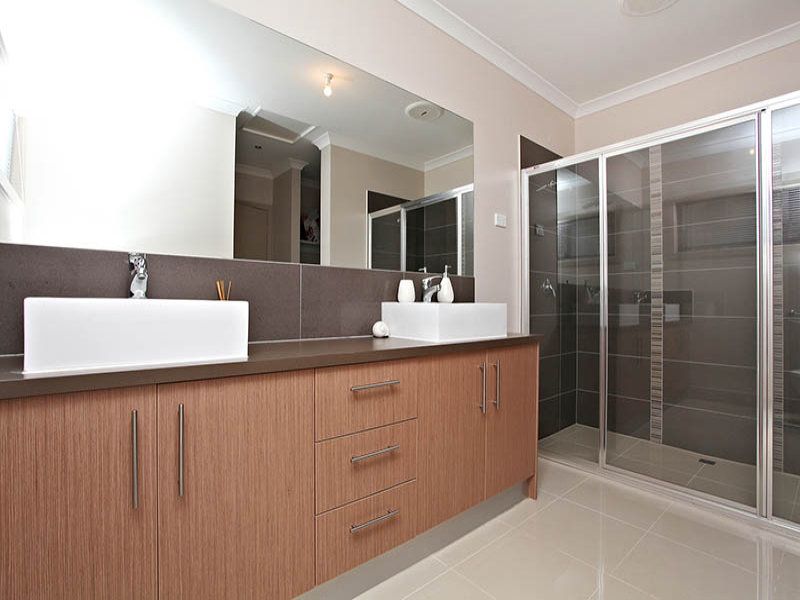 8 Grandstand Avenue, Caroline Springs - Thumbnail 8