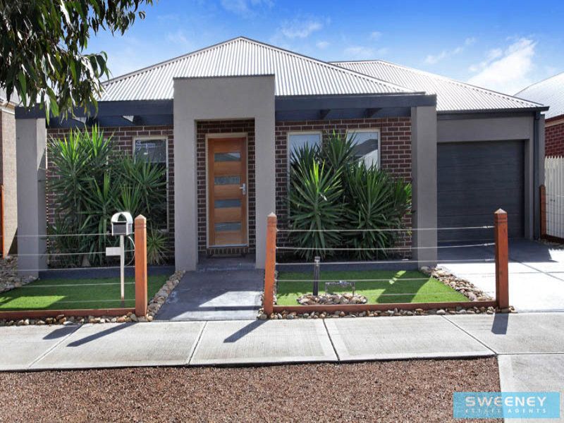12 Rosella Crescent, Caroline Springs - Thumbnail 2