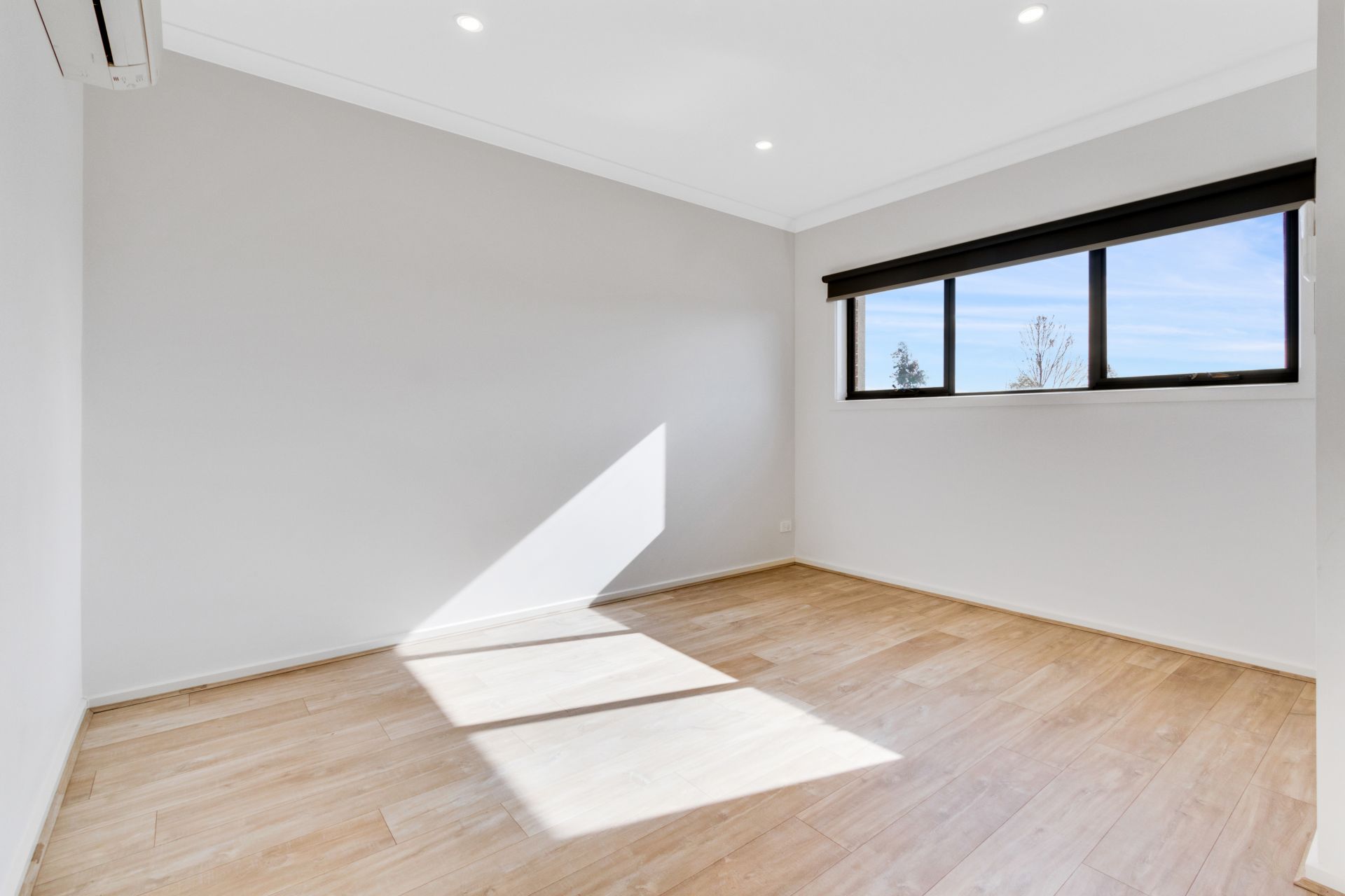 MODERN LIVING, CONVENIENT LOCATION