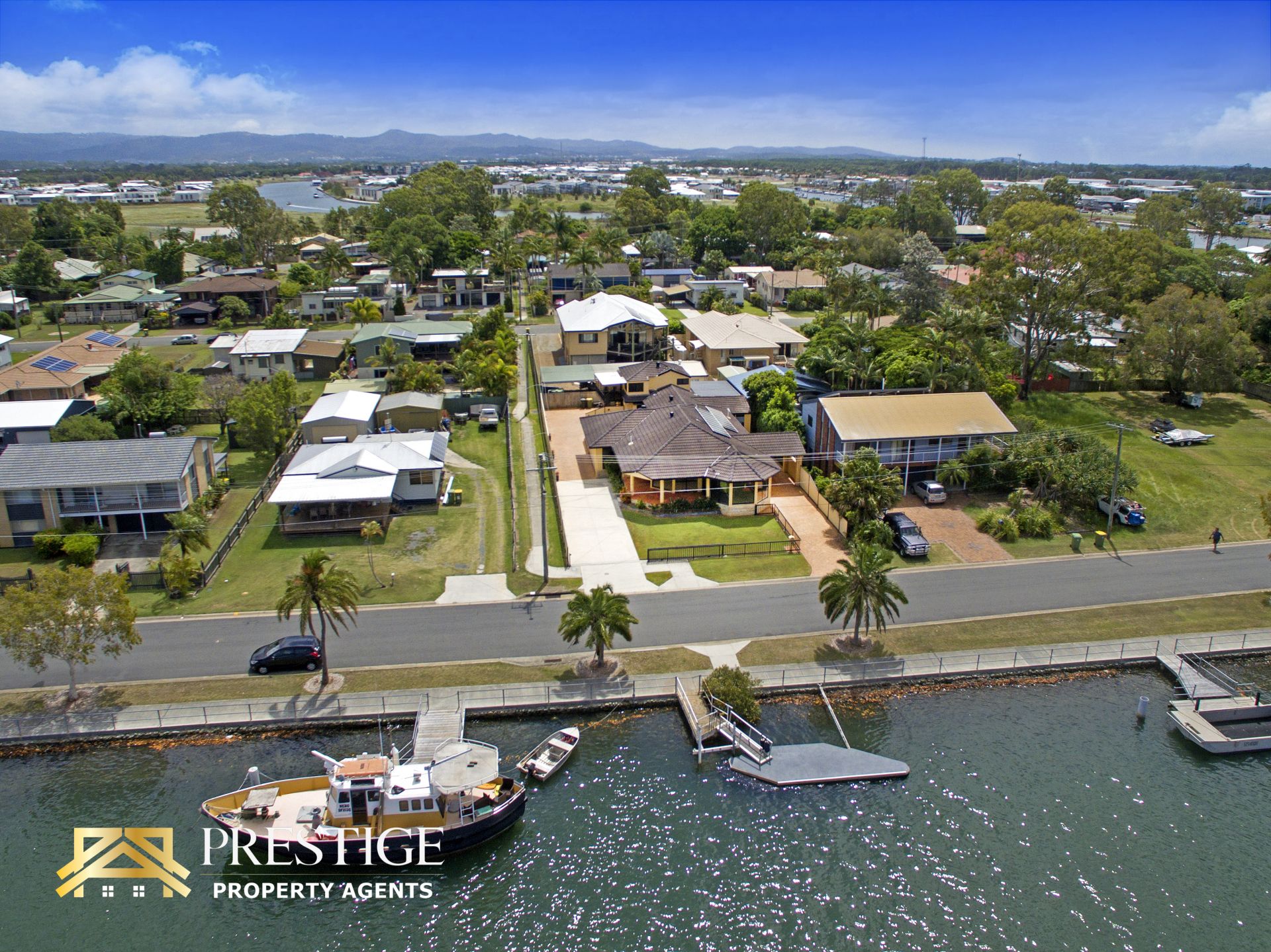 48 Boykambil Esplanade, Hope Island - Image 1