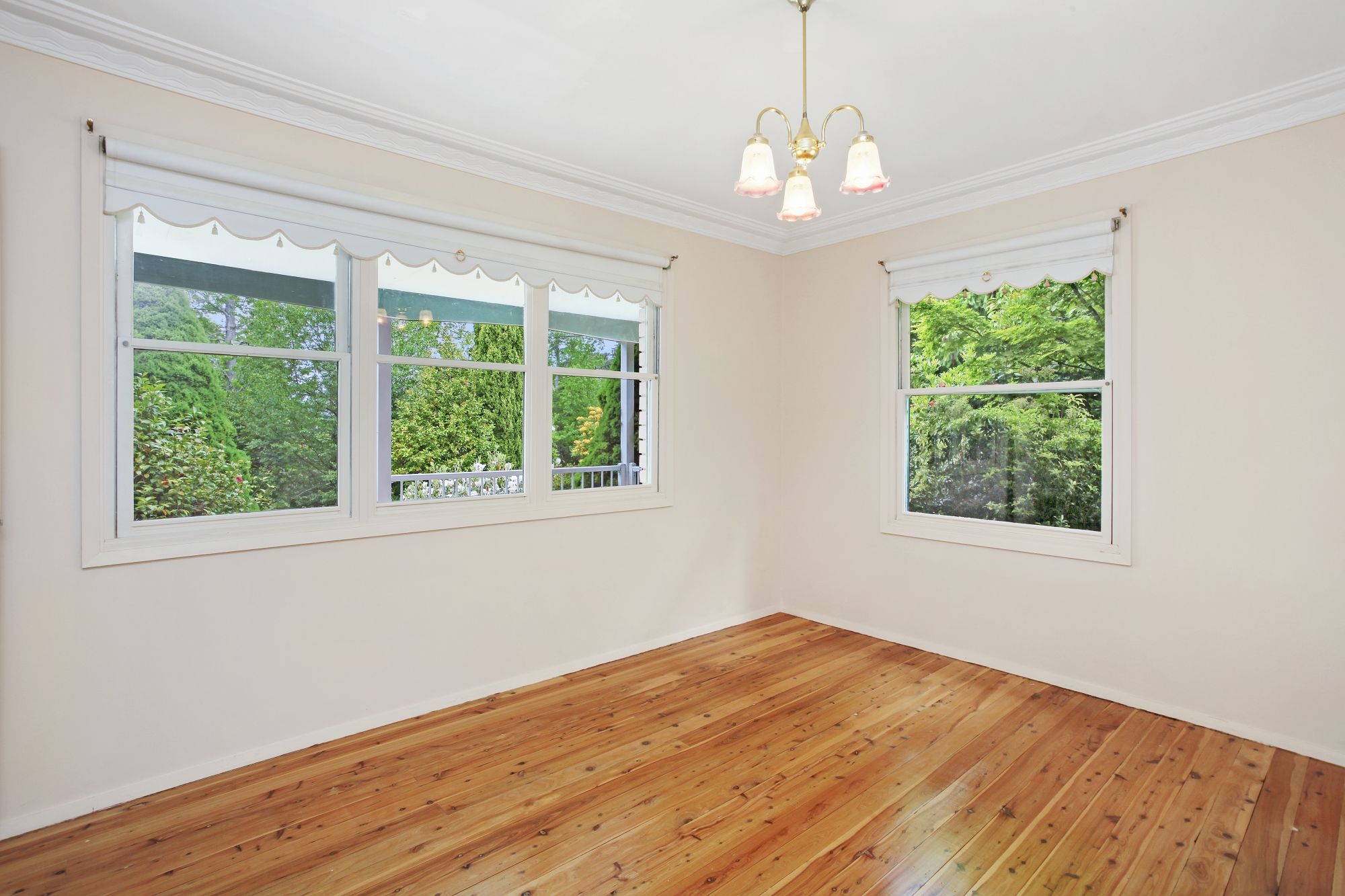 10 Farnham Avenue Wentworth Falls 2782