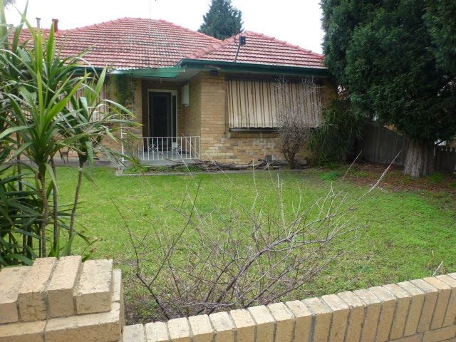THREE BEDROOM WITH FULLY SELF-CONTAINED BUNGALOW!
