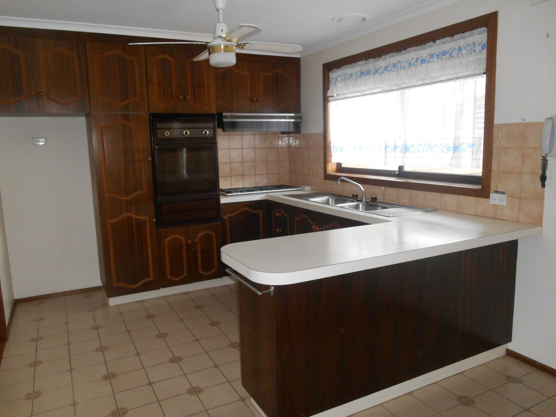 Great Location, 3 Bedroom Unit