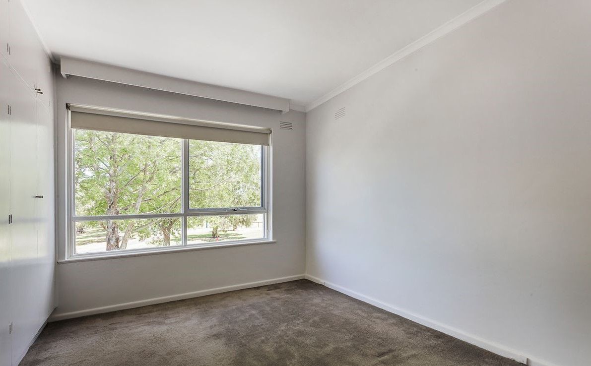Spacious, light & bright