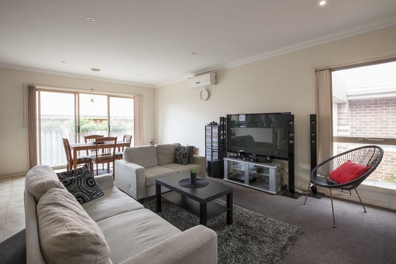 2/8 Furzer Street, Regent West