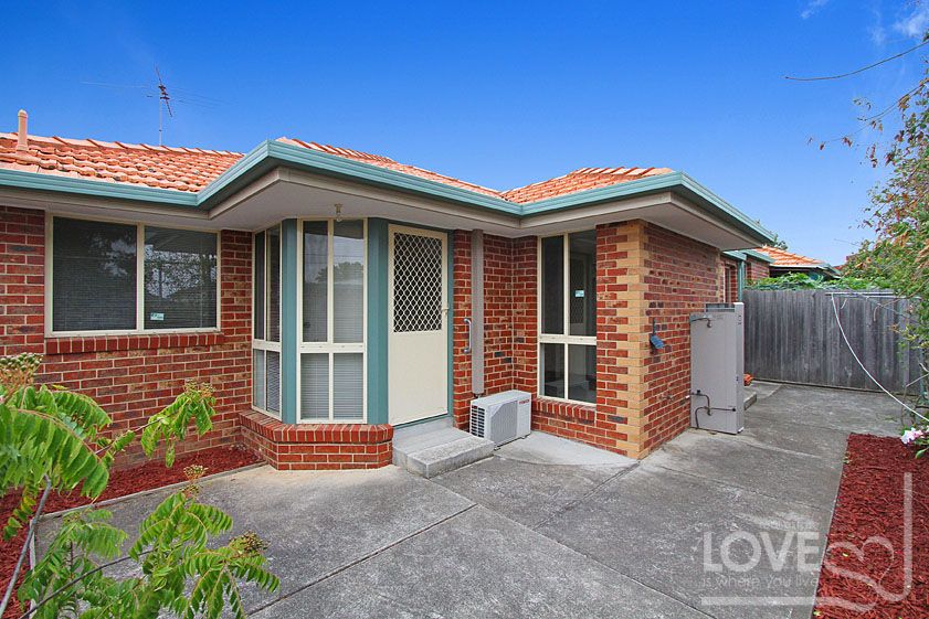 Spacious 2 Bedroom Unit !