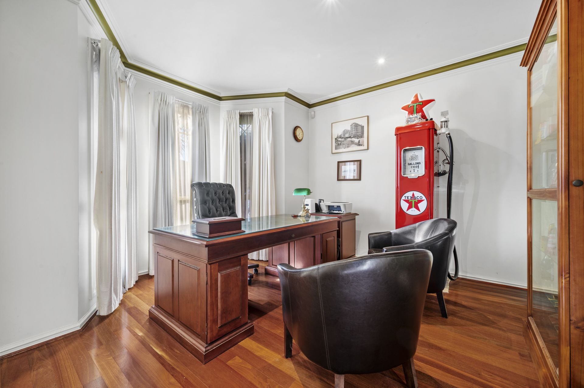 LALOR'S FINEST - 5 BEDROOMS