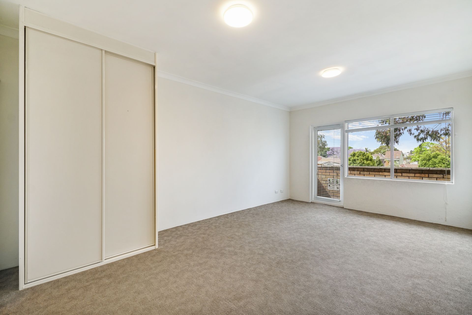 One Weeks Free Rent - Affordable Top Floor Studio Apartment