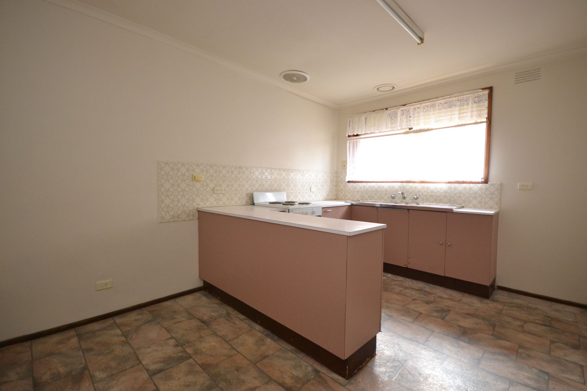 VILLA UNIT IN VIBRANT LIFESTYLE SETTING