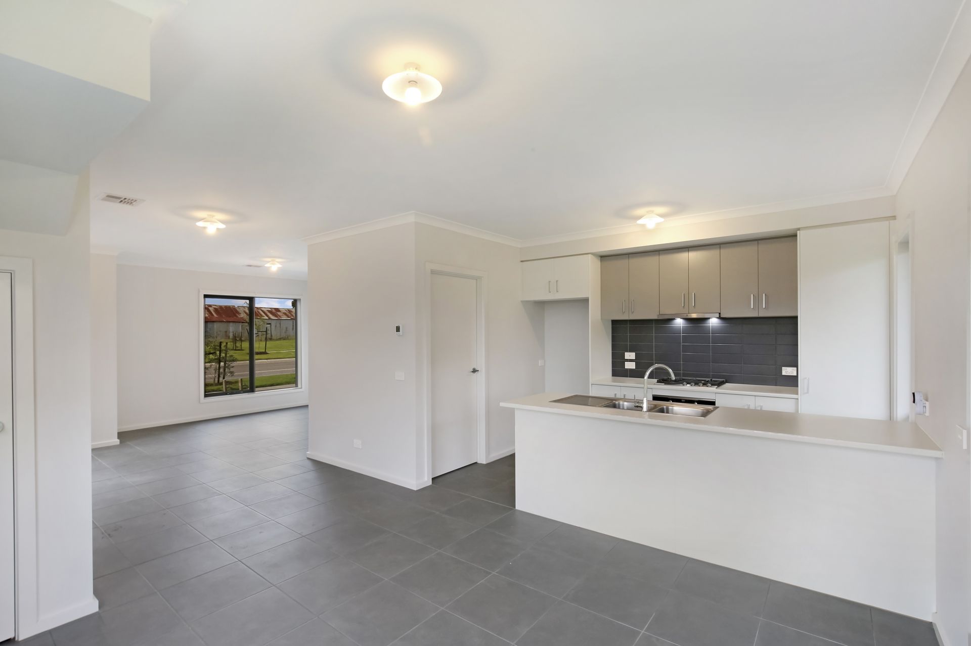 Brand New Townhouse in Kinbrook Estate!