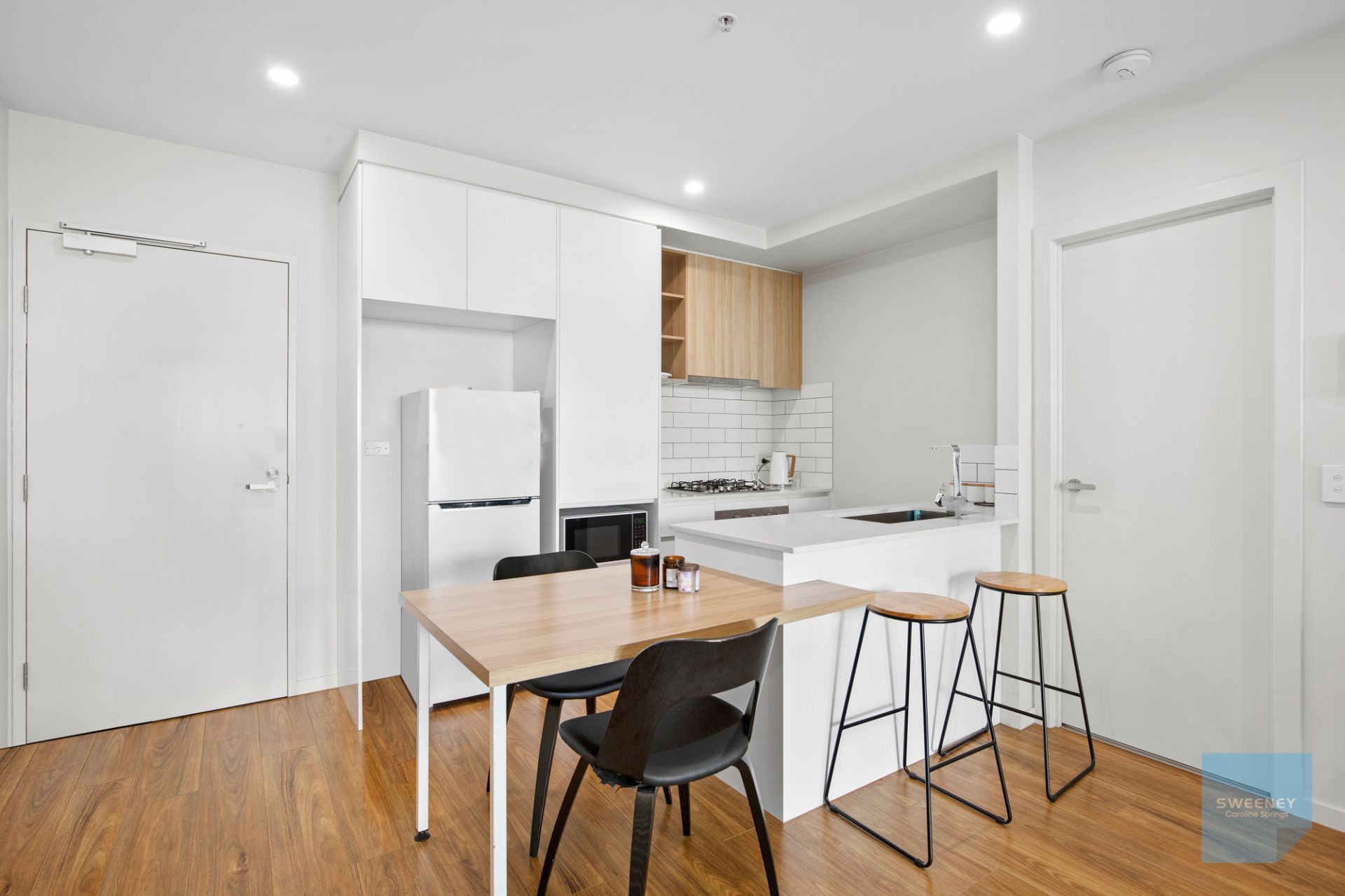 317/9 Commercial Road, Caroline Springs - Thumbnail 4