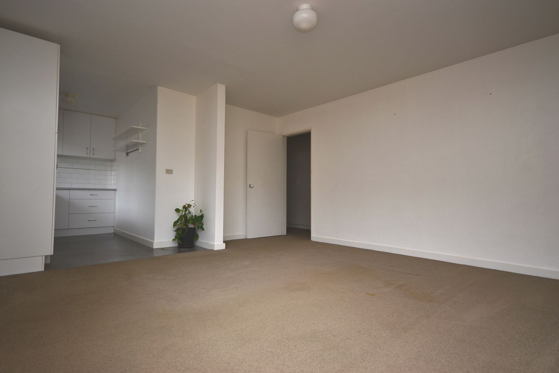 CUTE, COSY AND CONVENIENTLY LOCATED