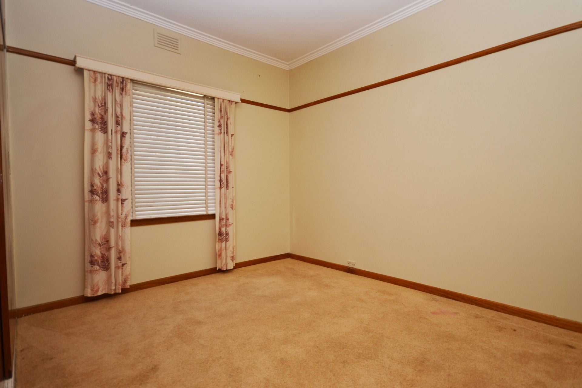 GREAT LOCATION AND GREAT VALUE - 6 MONTH LEASE